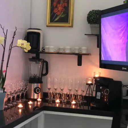 Beautiful 4-bed House In The Neahe Wien *