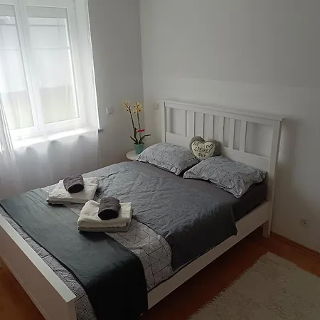 Beautiful 4-bed House In The Neahe Wien Vakantiehuis *