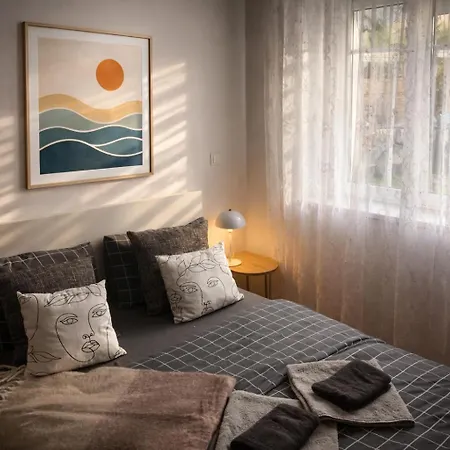 Vakantiehuis Beautiful 4-bed House In The Neahe Wien Hollabrunn