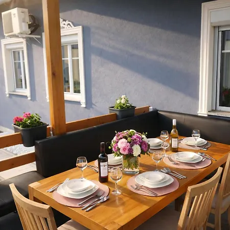 Vakantiehuis Beautiful 4-bed House In The Neahe Wien