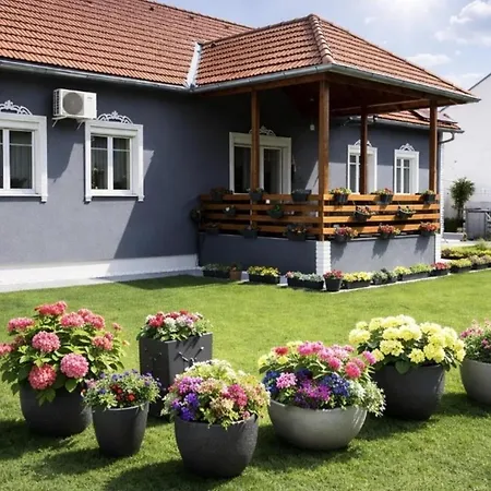 Beautiful 4-bed House In The Weinviertel Feriehus