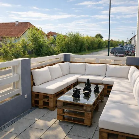 Beautiful 4-bed House In The Neahe Wien Vakantiehuis