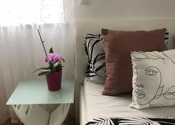 Beautiful 4-bed House In The Weinviertel Feriehus