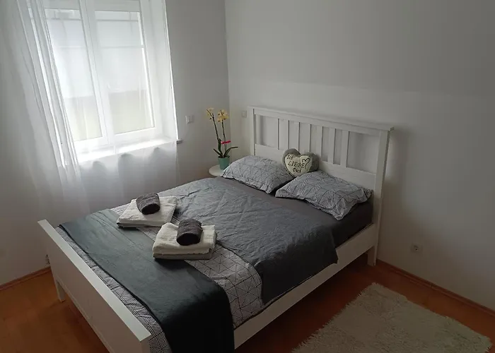 Beautiful 4-bed House In The Weinviertel Feriehus *