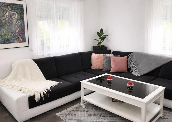 Beautiful 4-bed House In The Weinviertel Feriehus