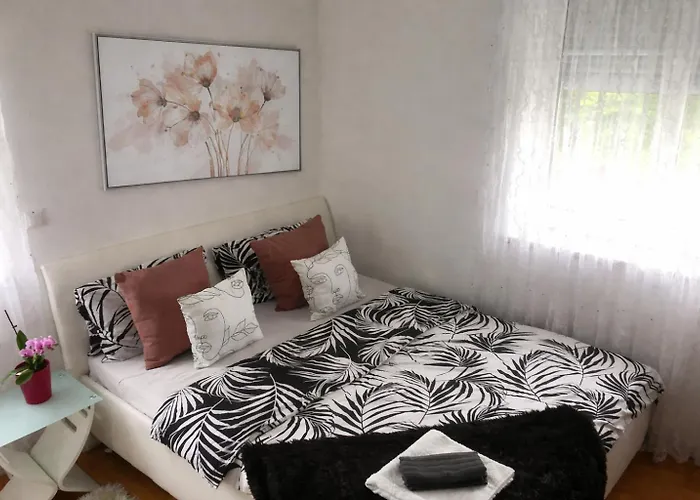 Beautiful 4-bed House In The Weinviertel Hébergement de vacances Hollabrunn