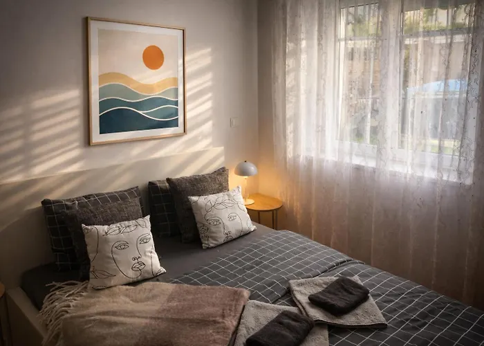 Feriehus Beautiful 4-bed House In The Weinviertel Hollabrunn