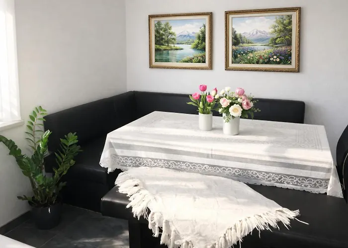 Beautiful 4-bed House In The Weinviertel Hébergement de vacances *