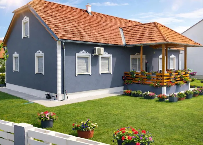 Feriehus Beautiful 4-bed House In The Weinviertel *