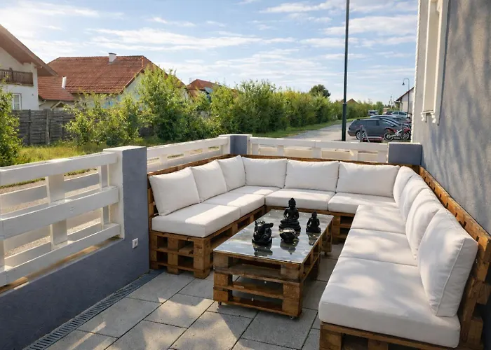 Beautiful 4-bed House In The Weinviertel Feriehus